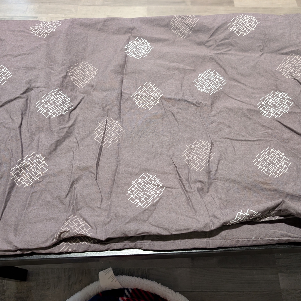 Elegant Brown and White Bedding Set